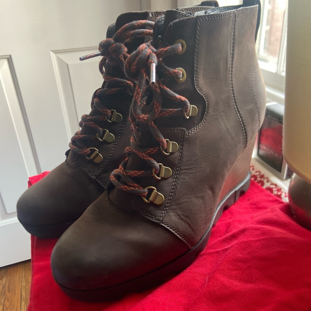 SOREL Brown Lace-Up Wedge Ankle Boots